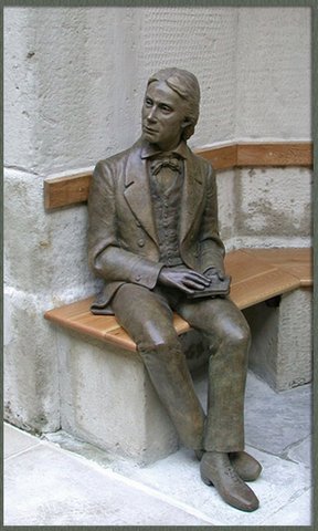 Bronze statue of John Keats, 2007, by sculptor Stuart Williamson at Guys Hospital, London SE1 9RT, where the poet trained in 1815-16 as a surgeon-apothecary.